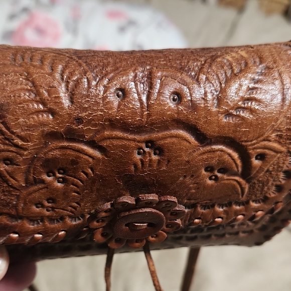 Handcrafted Brown Leather Crossbody Bag - Picture 14 of 16